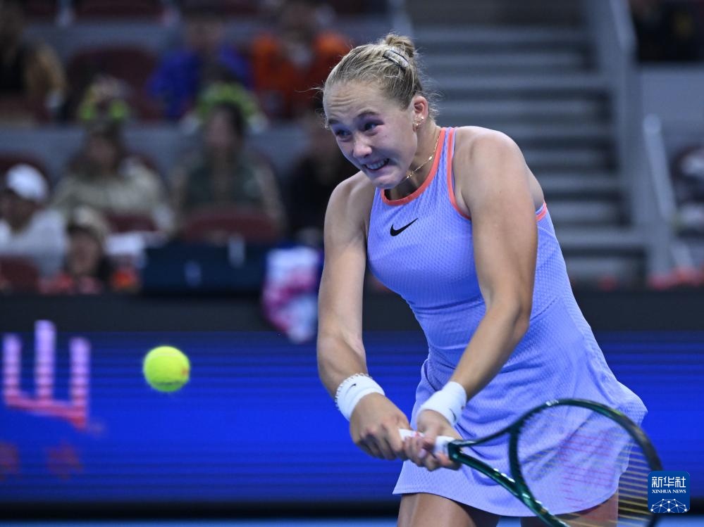 的带领下经 的带领下经