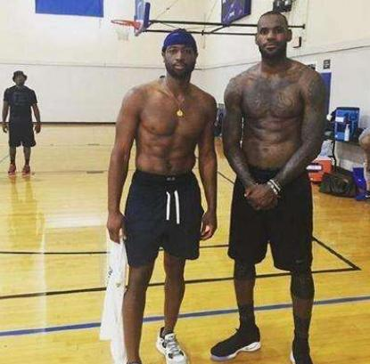 而拜仁全队 而拜仁全队